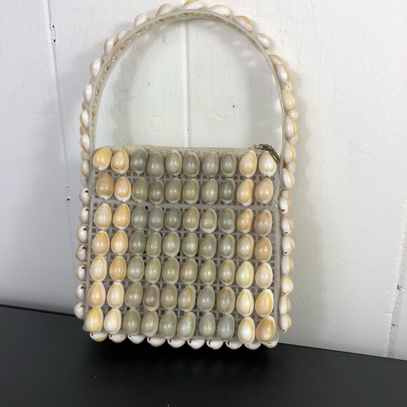 Vintage Mini Seashell Handbag - Picture 2 of 11